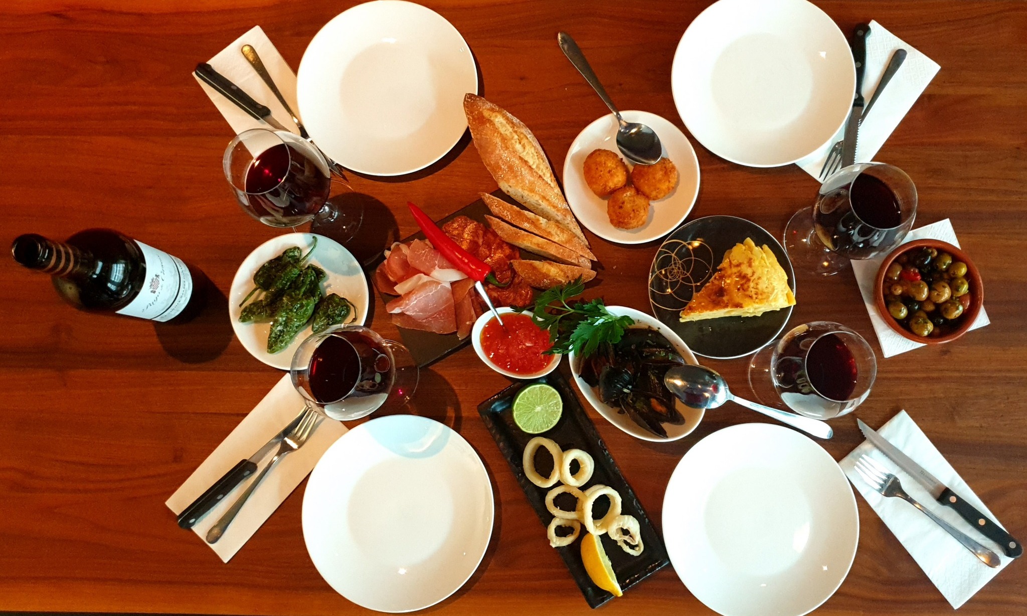 Volver - Café Tapas Vinos in Luzern – Foto 2